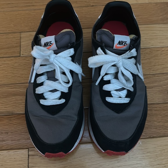 Nike - Picture 3 of 4